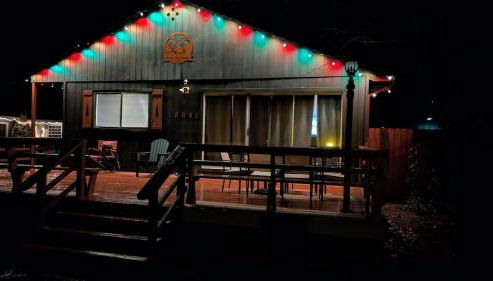 Sierra Cabin w NEW Hot Tub Walk to Town - Photo 5