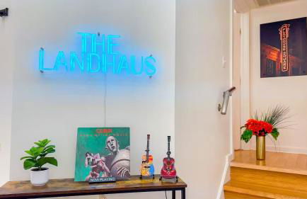 Downtown Cleveland: Steps To Sports & Events 2 Bedroom Condo by RedAwning - Foto 14