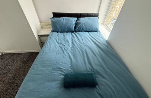 Central 3BR Home - Huddersfield Serviced Accomodation - Walk to Station & Town - Business Travellers - Families - Students - Photo 33