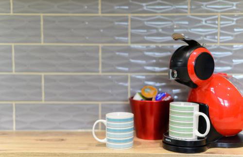 Located in the peaceful NG8 Wollaton , Perfect for Business Trips & Family Holidays or working proffesionals-long term deals, M1 Nearby , Free Parking , Private Garden , 500Mb Wi-Fi , Netflix - Foto 14