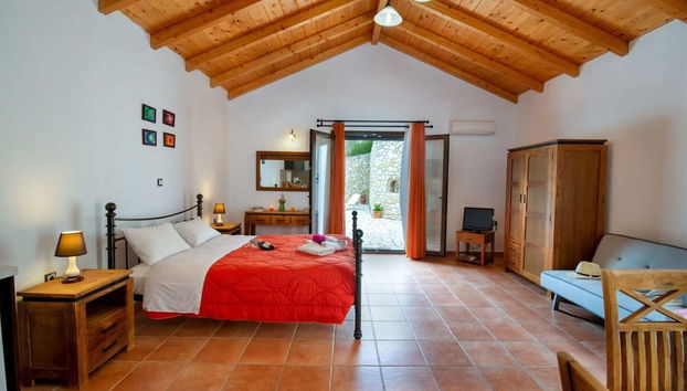 Paxoi Sunny Serenity - Kirki s Studio With Jacuzzi - Foto 3, Habitación