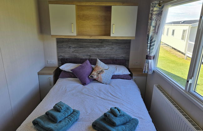 3 Bed-sleeps 8-free Parking-5 Min to Beach - Photo 6