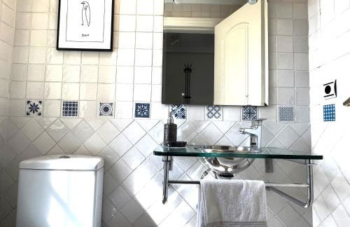 STYLISH TOWNHOUSE IN BEACHFRONT COMPLEX - Photo 24