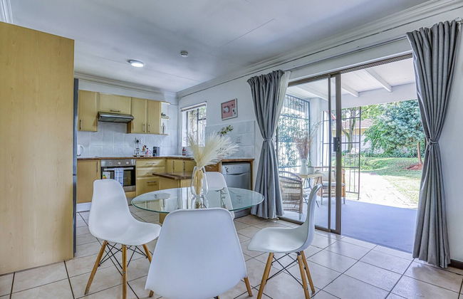 The Cottage-1 Bed-pool-bbq-fibre-solar-samrand - Foto 11