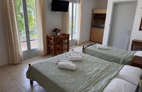 Des Roses Hotel - Photo 49