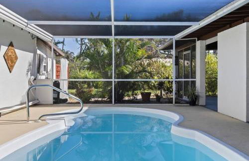 1mi to Beach Jungle Bungalow 1 acre with Pool - Foto 4