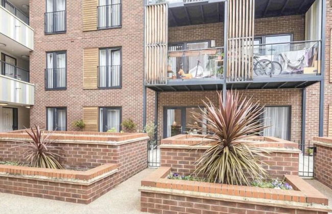 Immaculate 2-bed Apartment in Romford - Photo 8