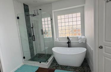 Luxury Lakefront 4BR - Corporate & Extended Stay Friendly - Foto 26