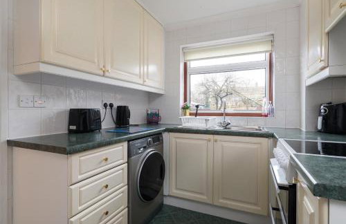 Spacious 3BR Home in Leighton Buzzard Parking Sleeps 5 Walk to Town & Train Near Rushmere Country Park & Leighton Buzzard Railway Perfect for Families & Work Stays - Foto 6