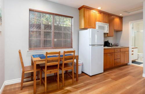 Bright Quiet Comfy 1BR Cottage in Mountain View - Photo 6