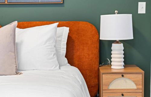 Cozy 2BR Retreat near Downtown - Foto 15