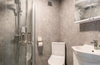 Spacious 6 Bedroom House l Near Airport l Sleeps 12 l Book With Confidence with The Cosy Corner Nationwide - Foto 15