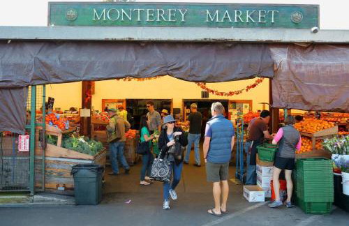 Garden Oasis Cozy Home Near Bart Shop with Parking - Photo 55