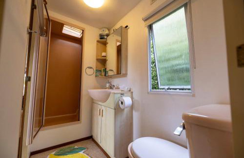 1 Bed Caravan Sleeps 2 -Dog Welcome -Free Parking - Photo 21
