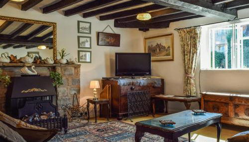 Tudor Cottage - Photo 2