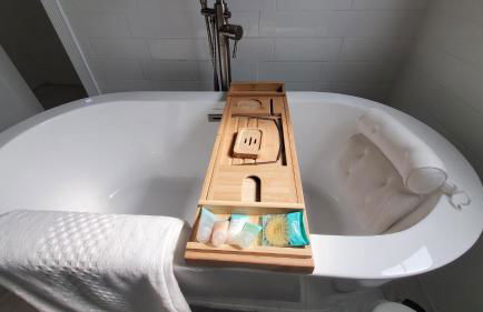 Gorgeous Victorian House!! Entire suite in SAM's home - Foto 15