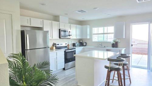 Luxury 4Bed 3Bath Roseville Home near Sports Complex and Galleria Mall - Foto 2