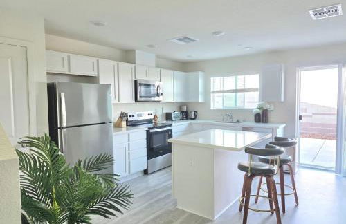 Luxury 4Bed 3Bath Roseville Home near Sports Complex and Galleria Mall - Foto 2