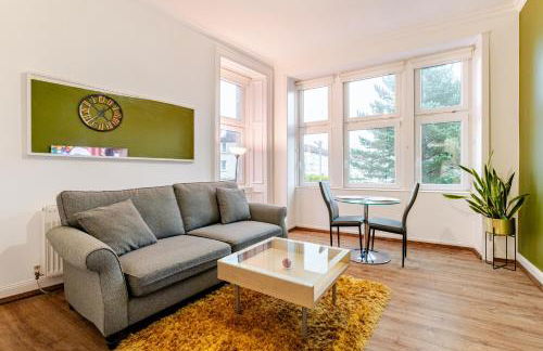 Newly Furnished Flat 4 Minutes Walk To Metro - Foto 1