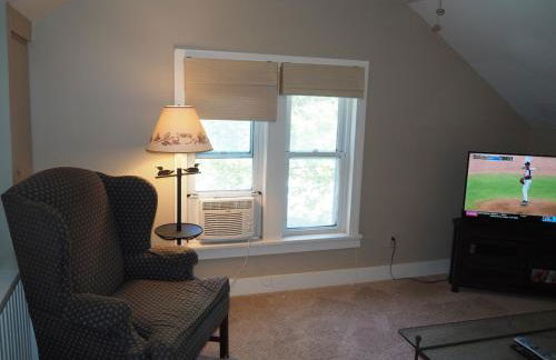The Cute & Cozy - Upper Apt - Great Location! - Foto 11