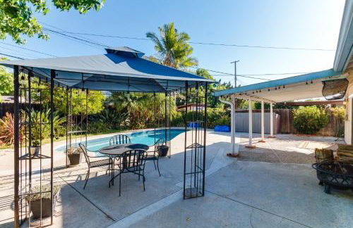 4 Bedroom West Hills Charmer with Pool and Jacuzzi - Foto 1