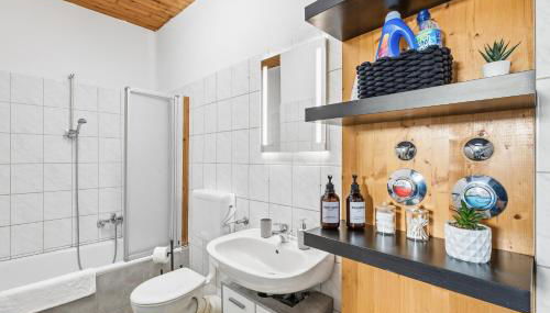 Goltan Apartment - Küche - WLAN - Parkplatz - Foto 5, towels, Shower