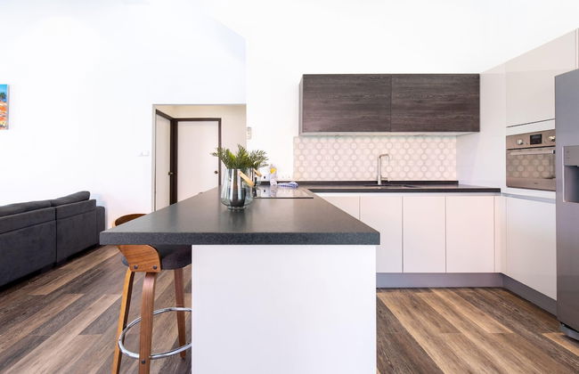 Sunshine Magnificently Bright 2BR Top City Centre Townhouse - Foto 9