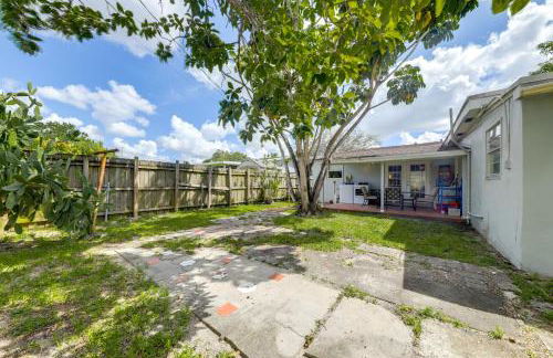 Fenced-In Yard Home 3 Mi to Hard Rock Stadium! - Photo 23