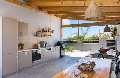 Evilio Suites, Inspired Family Retreat with Pool, Βy ThinkVilla - Foto 3