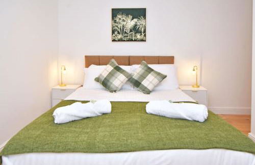 Chapel House by YourStays - Two bed cottage in Market Town of Sandbach, high end finish - Photo 31