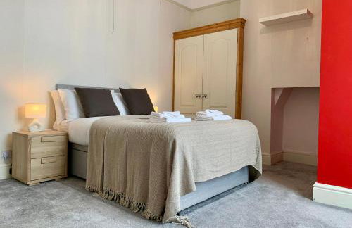 6BR Home with Parking Near Wolverhampton - Foto 32