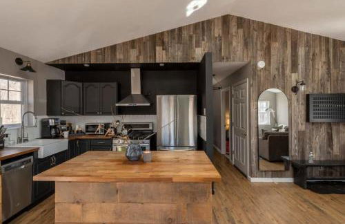 Private Cabin with Guesthouse Hot Tub Fire Pits - Foto 2