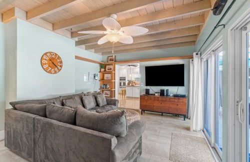 Across from Beach- 3 Master Suites, Heated Pool & Spa, Tanning Ledge, Golden Tee - by Maven Vacation Rentals - Foto 16