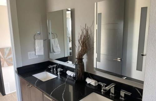 Modern 2-Home Private Oasis w Pool Hot Tub in DT - Foto 14