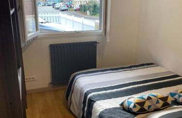 Nancy, Magnifique studio totalement climatisé, meublé, salle de bains et wc séparés, parking privé, cuisine équipée, WIFI - Foto 18