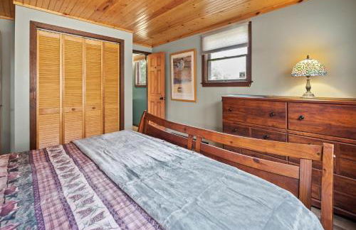 Relaxing Pocono Stay Near Lake with Hot Tub & BBQ - Foto 30