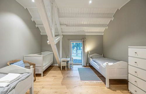 Traditional Architecture Meets Modern Design - Photo 12