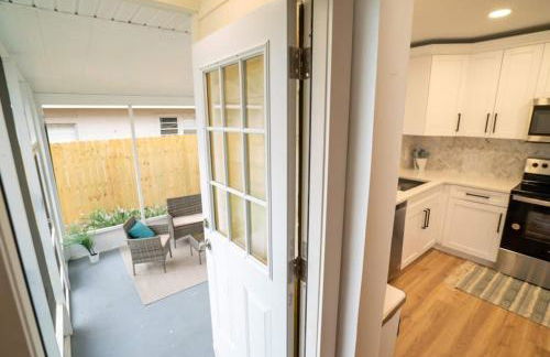 Cozy 3BR with Patio & Yard Near Ybor City - Foto 24