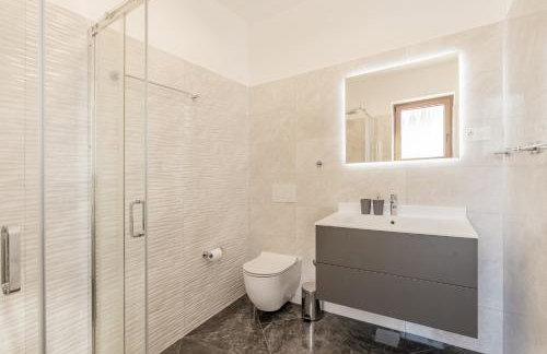 Villa atop the village with stunning view - Foto 36