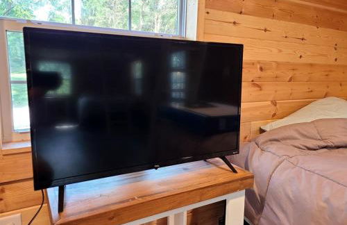 Private Pet-Friendly Cabins with Fire Pit for Nature Escapes in Clear Spring, Maryland, for Memorable Family Glamping Trips - Photo 24