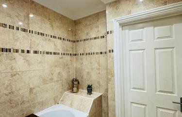 Charming 2 Bedroom Flat with Urban Views - Foto 8