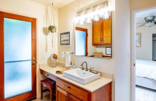 Seaside Garden Escape, A Stroll to the Beach! - Foto 71