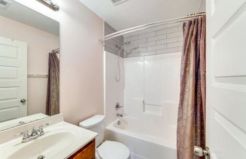 Spacious Family Home with Patio in Graniteville! - Foto 25