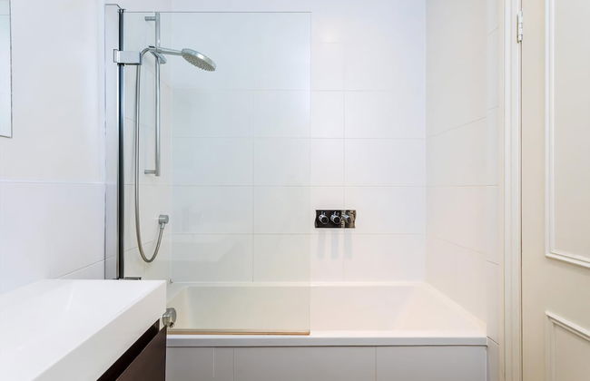 Bright and Spacious Notting Hill Nest - Photo 51