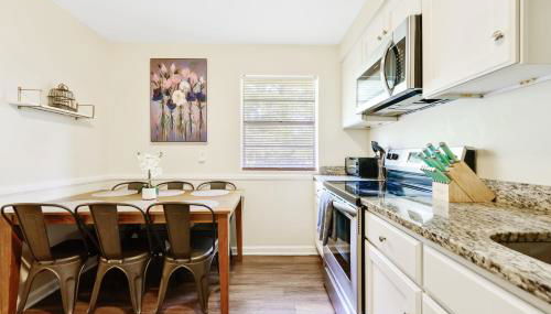 Dapper Digs - King Bed - Long Term Stays - Duke - Foto 3