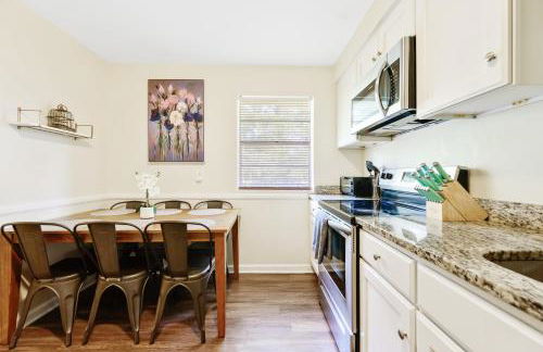 Dapper Digs - King Bed - Long Term Stays - Duke - Foto 3