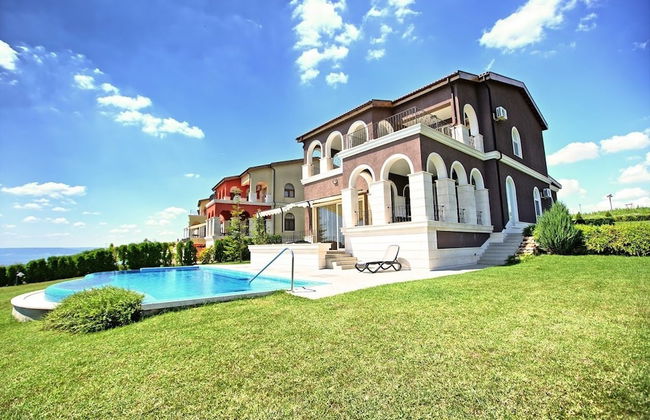 Lighthouse Luxe Estate Apart & Villas - Foto 1