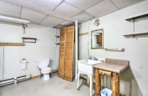 Cozy Crosby Cabin Near Serpent Lake and Main St - Foto 24