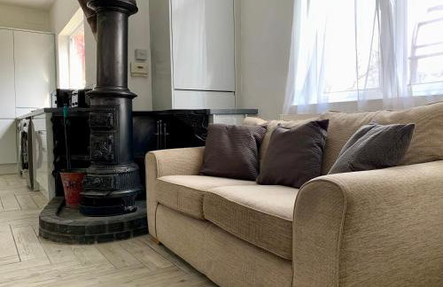 6BR Home with Parking Near Wolverhampton - Foto 10