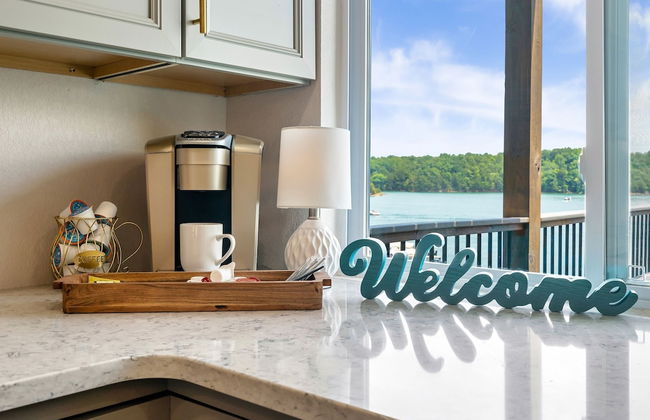 Luxury Lakehouse - Photo 51